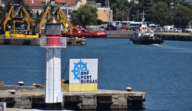 Marinarii români au făcut escală în portul Burgas din Bulgaria - xescalaexercitiu2-1657882900.jpg