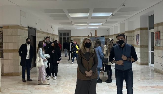 Expoziţie de artă realizată de studenţi şi profesori - xexpozitie2-1637860665.jpg