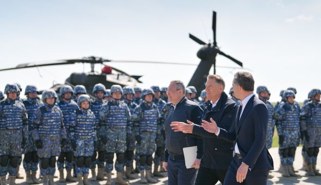 GALERIE FOTO. Iohannis și Ciucă, în vizită la Baza Aeriană Mihail Kogălniceanu. „Trebuie să fim pregătiți pentru o criză de durată”