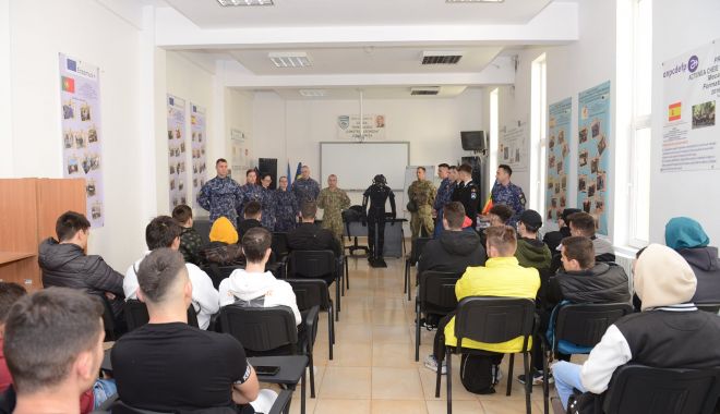 Forțele Navale au promovat cariera militară, în școlile din Constanța și Tulcea