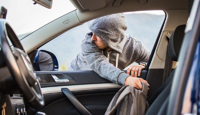 Poliţiştii din Constanţa, acţiune privind furturile din autoturisme - xfurtdinauto-1660131571.jpg