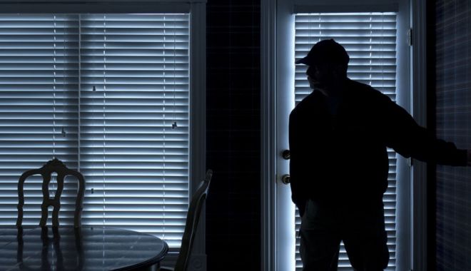 Femeie cercetată, după ce ar fi furat dintr-o locuință din Lumina - xhotlocuinta-1642594971.jpg