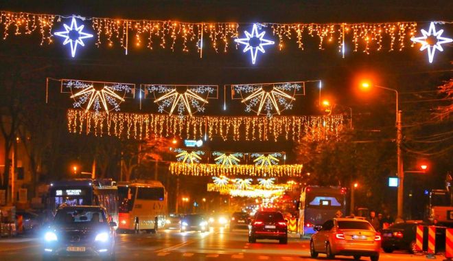 Constanța, plină de beculețe, ghirlande și perdele luminoase, de sărbători - xiluminat-1669729948.jpg
