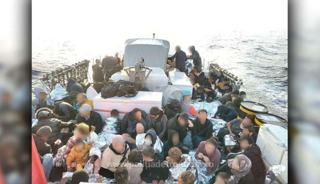 Intervenţie salvatoare a poliţiştilor de frontieră români în Marea Mediterană. 108 persoane salvate de la moarte - xinterventie-1666958664.jpg
