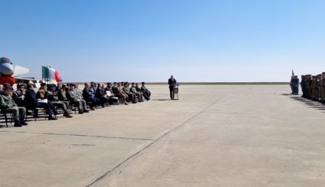 Un militar american a leșinat la ceremonia de la Baza Mihail Kogălniceanu - xkogalniceanuanglia21649409450-1649414474.jpg
