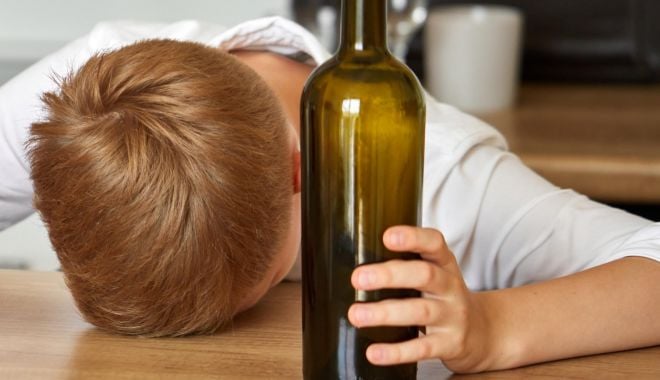 Local din Vama Veche, închis 30 de zile, după ce angajaţii au vândut alcool minorilor