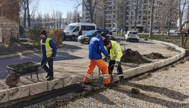 Lucrări de amenajare în staţiunea Mamaia. Sunt refăcute spaţiile verzi - xlucrarideamanajare-1644244303.jpg