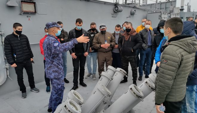 Militarii din Republica Moldova, în vizită la navele militare din Portul Constanța - xmarinarimoldova-1636453632.jpg