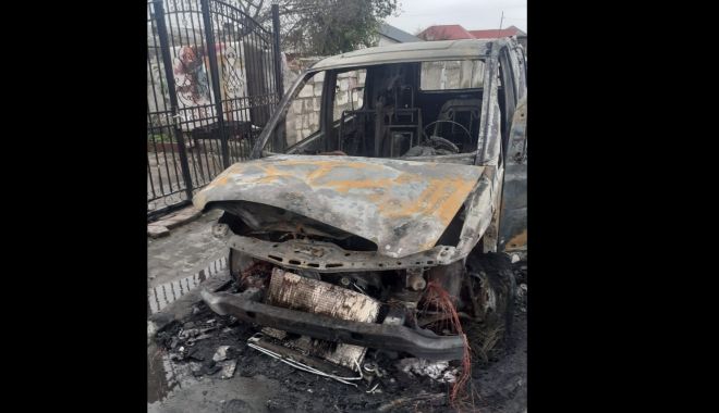 VIDEO. AMENINȚĂRI CU MOARTEA și MAȘINA INCENDIATĂ, la Medgidia: „Dormeam când a explodat dubița. Suntem în pericol!” - xmasinaincendiatabun-1670165107.jpg