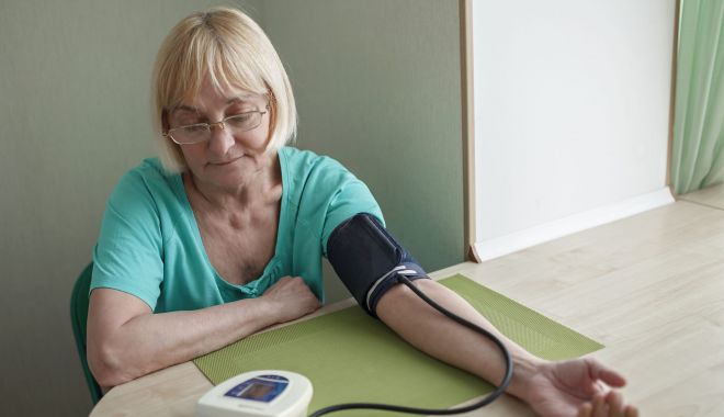 Farmaciştii constănţeni, obligaţi să vă măsoare tensiunea arterială pe timp de caniculă