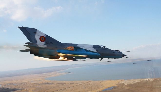 ATERIZARE DE URGENȚĂ a unui MiG-21 LanceR pe aerodromul Mihail Kogălniceanu