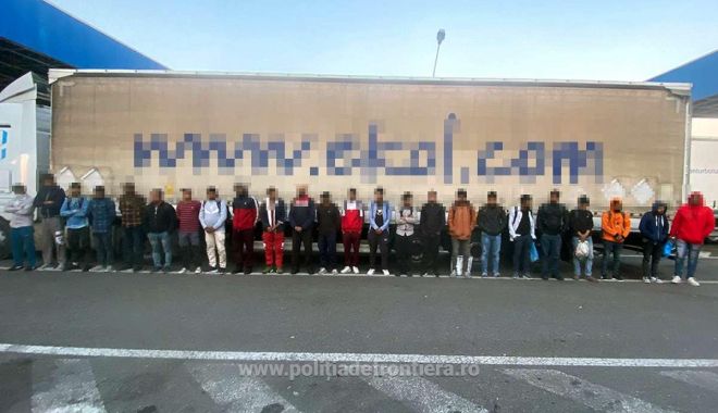 Peste 50 de MIGRANȚI, depistați la graniță, în două CAMIOANE - xmigrantigranita1-1658136533.jpg