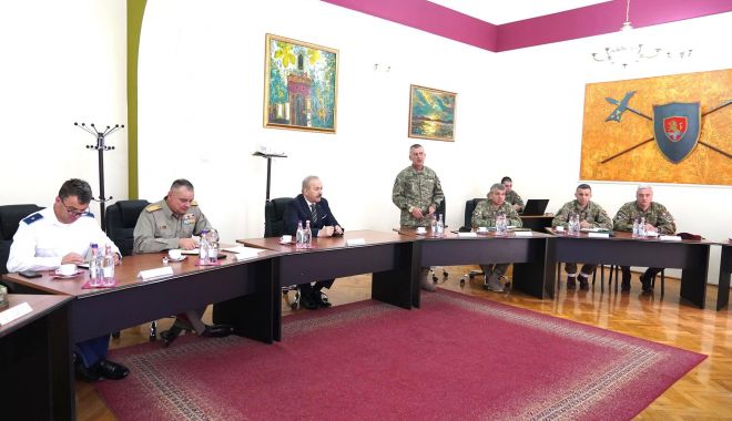 Ministrul Vasile Dîncu: „Este esențial să ne concentrăm pe îmbunătățirea condițiilor de viață ale militarilor” - xministrubani1-1652179880.jpg