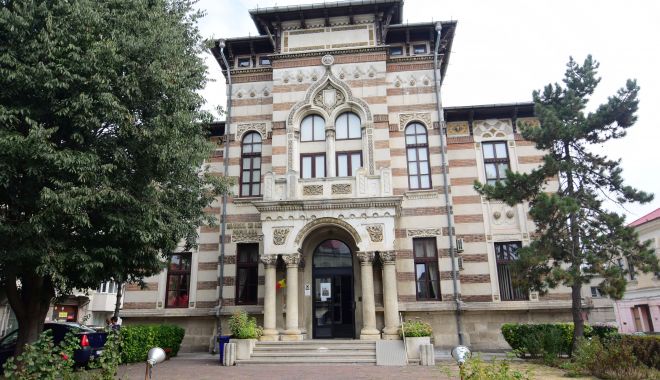 Copiii învaţă să confecţioneze ornamente de Crăciun de la specialiştii Muzeului de Artă Populară - xmuzeu-1669909099.jpg