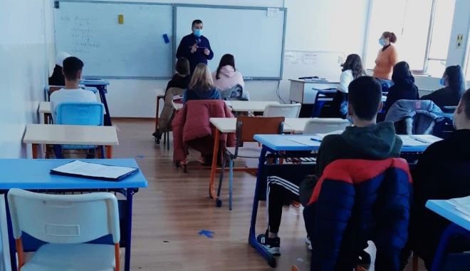 Ziua internațională pentru nonviolență în școală, celebrată de polițiști printre elevi - xnonviolentascoli-1643629955.jpg