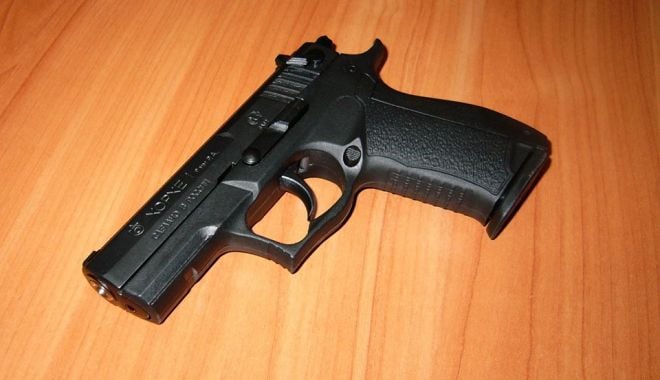 Anchetat după ce a venit pe litoral cu un pistol în mașină - xpistol-1626280983.jpg