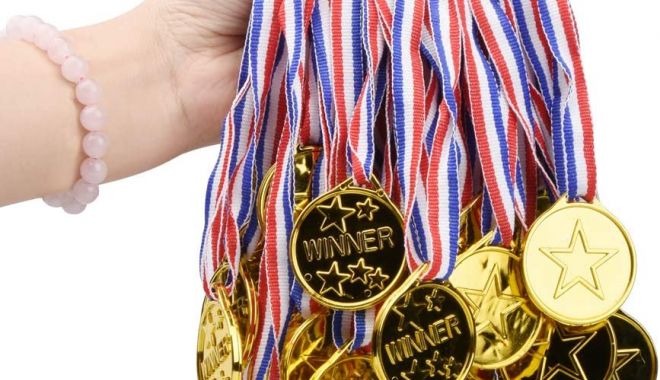 Premiile oferite de Ministerul Educației elevilor olimpici vor fi mărite