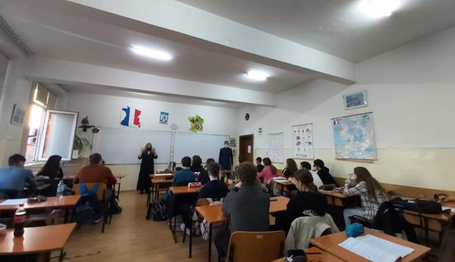 Activitate de educație juridică antidrog la Liceul „George Emil Palade” - xpreveniredroguri-1638796998.jpg