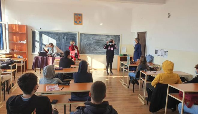 Activități preventive în unitățile de învățământ, desfășurate de polițiști - xpreventivscoli-1641475196.jpg