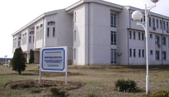 Studenții Universității „Ovidius” reiau cursurile. Unii hibrid, alții online - xstudentiovidius-1641722538.jpg