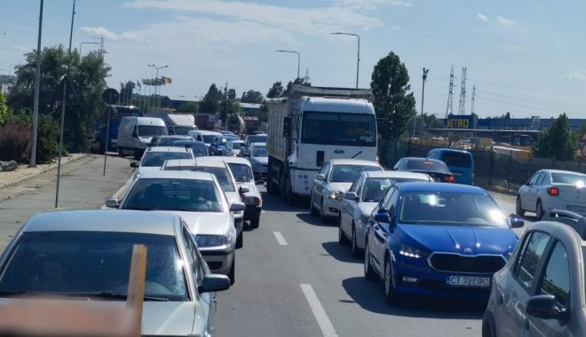 Aglomerație pe drumul spre sudul litoralului. RUTE ALTERNATIVE recomandate de Poliție