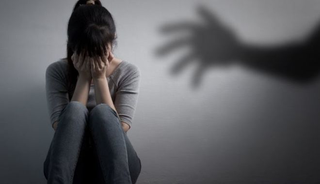 Alarmant: 1 din 10 adolescenți nu cred că insistența partenerului de a întreține relații sexuale este abuz - xviolenteadolescente-1669892934.jpg