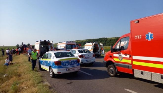 MAȘINĂ RĂSTURNATĂ: MAMĂ ȘI COPIL, RĂNIȚI! - xxaccident-1629019244.jpg