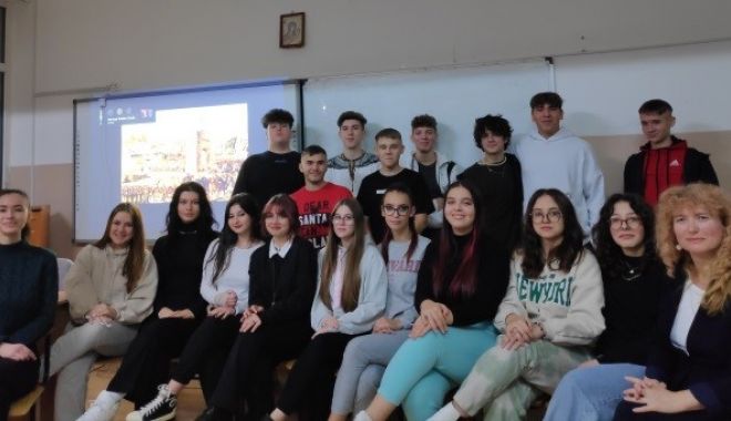 La Liceul „Virgil Madgearu” și-au dat întâlnire elevii pasionați de studiul științelor economice - xziuaeconomistului1-1668933357.jpg