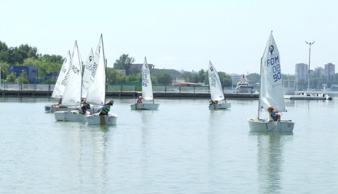 Spectacol cu vele, la Cupa Știința la yachting - yaching-1371225897.jpg