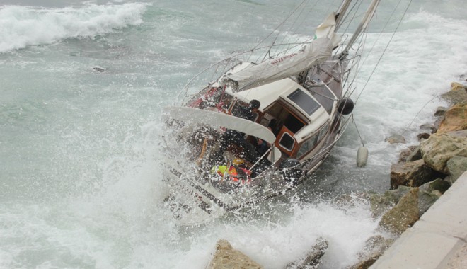De ce a eșuat velierul german? Mazăre cere o anchetă - yachtesuat5-1371223440.jpg