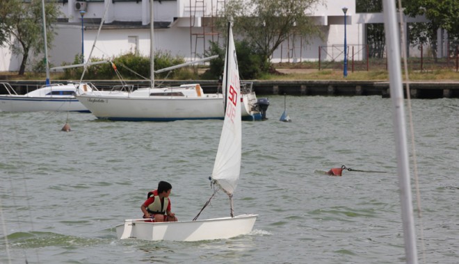 Constănțenii ridică velierele la Balcaniada de Yachting - yachtingstiinta51-1346697388.jpg