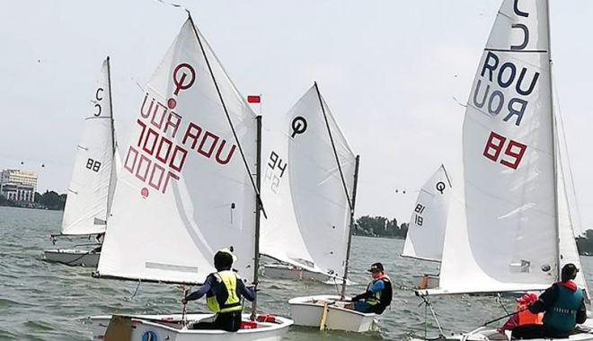 În plin sezon competițional de yachting. Show cu vele pe Siutghiol - yachtingul-1528813369.jpg