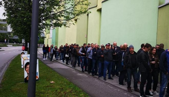 Alegeri europarlamentare 2019, votul în diaspora. Cozi de mii de oameni la secțiile de votare - yjq4mgy4ztu4zgiyotnhmzc1y2vknty4-1558859498.jpg