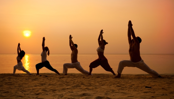 Se întâmplă azi, pentru prima dată în România - yogaclassbeach660-1466501726.jpg