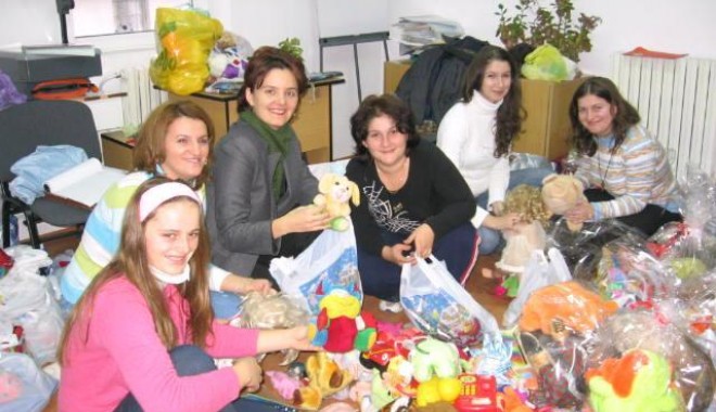 Unde poți dona jucării de Crăciun - zambetejucarii1m-1321398268.jpg