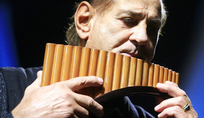 Gheorghe Zamfir, recital  la Festivalul Cântecului și Dansului Popular Mamaia - zamfir-1314630499.jpg