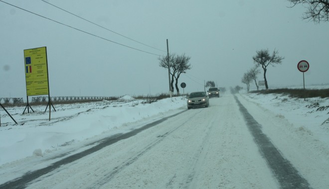 Atenție! Ninge viscolit în aproape tot județul - zapada-1327565520.jpg