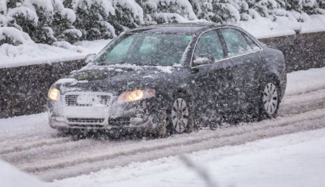 Avertizare Infotrafic: Lapoviță și ninsoare pe autostrăzile A2 și A4 - zapada-1639589128.jpg