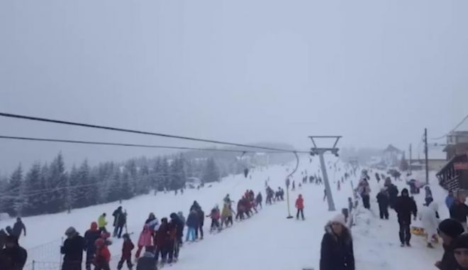 Turiștii au luat cu asalt stațiunile montane, în ciuda condițiilor meteorologice - zapada-1641730215.jpg