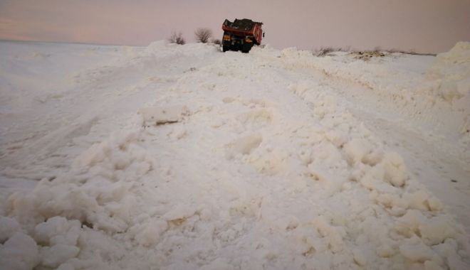 GALERIE FOTO / Zăpadă de 35 - 40 de cm și vânt de 60 - 90 km pe oră, în județul Constanța - zapada1-1519633642.jpg