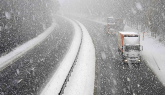 Autostradă închisă din cauza viscolului - zapadaautostrada-1354987914.jpg