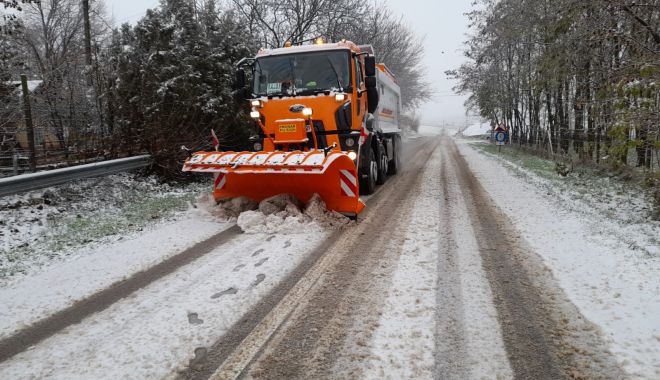 Zăpadă în judeţul Constanţa. Se circulă în condiţii de iarnă, pe mai multe sectoare de drum - zapadainjudetul-1606906640.jpg