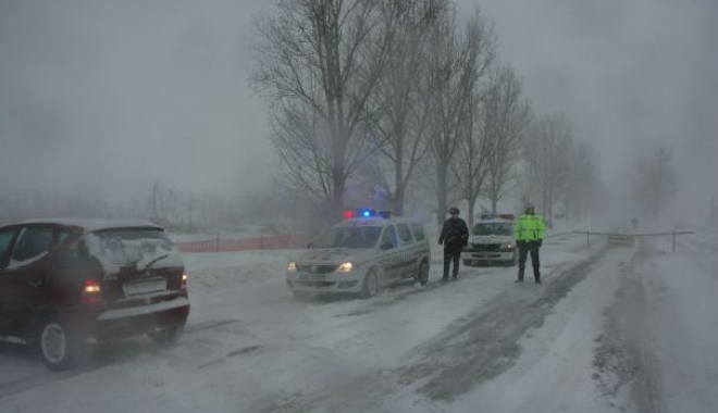Circulația pe drumul Constanța-Mangalia, deschisă traficului - zapadapolitie7-1483727448.jpg