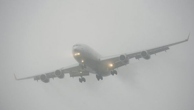 Aeroporturile din București se confruntă cu întârzieri semnificative din cauza condițiilor meteo
