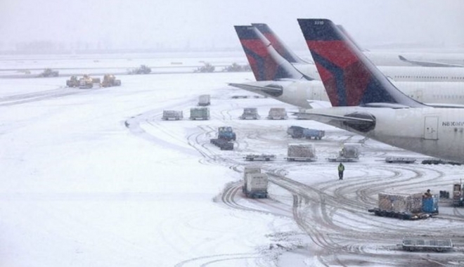 S-A ÎNTORS IARNA! Zborurile de pe Otopeni, întârziate din cauza vremii - zboruriintarziateaeroportulotope-1486625417.jpg
