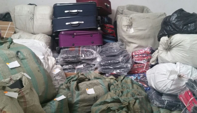 Zece TIR-uri cu cadouri de Crăciun, confiscate de inspectorii antifraudă - zecetiruricucadouridecraciun-1512649228.jpg