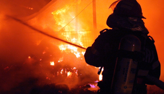 Zeci de incendii din cauza coșurilor defecte. Iată sfaturile pompierilor - zeci-1481216889.jpg