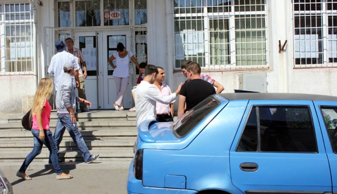 Zeci de candidați au lipsit de la Bac - zecidecandidati-1408551344.jpg