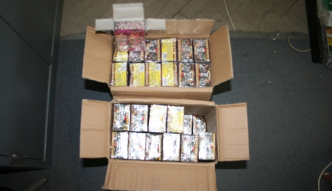 Zeci de mii de petarde, confiscate de polițiști - zecidemii-1479485823.jpg
