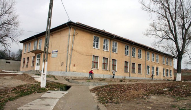 Zeci de școli constănțene nu sunt autorizate să funcționeze! - zecidescoli-1408890991.jpg